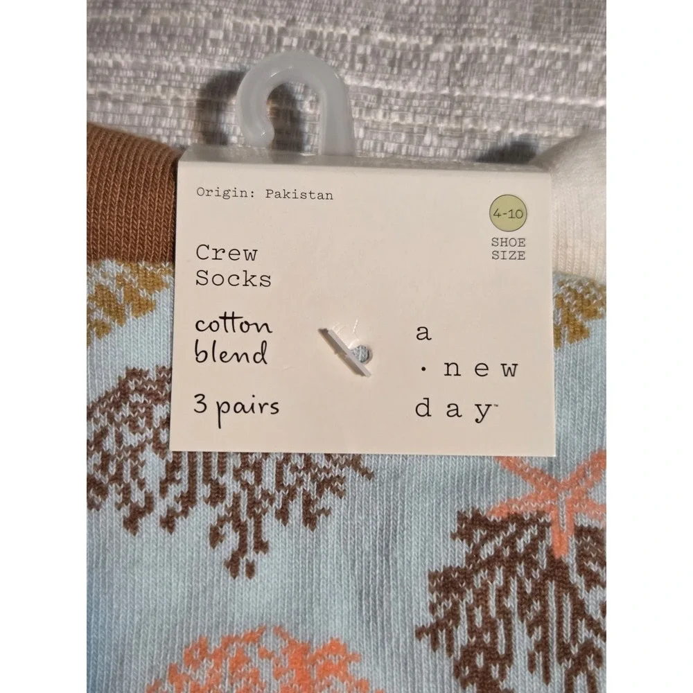 A New Day Womens Crew Socks 3 Pairs Seashell Stripes Blue Cream Size 4-10